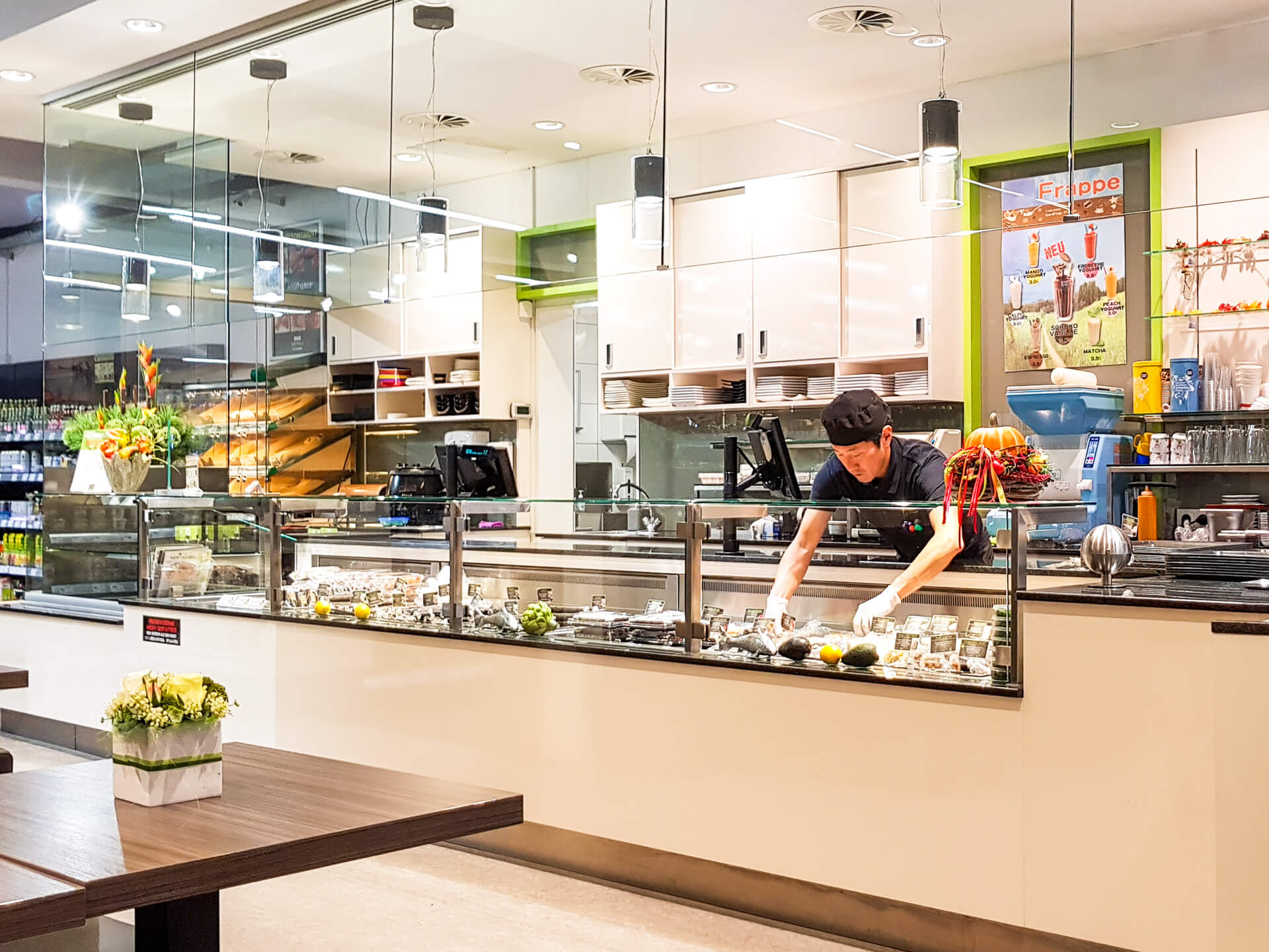 Wayo Delikatessen Sushi Bistro