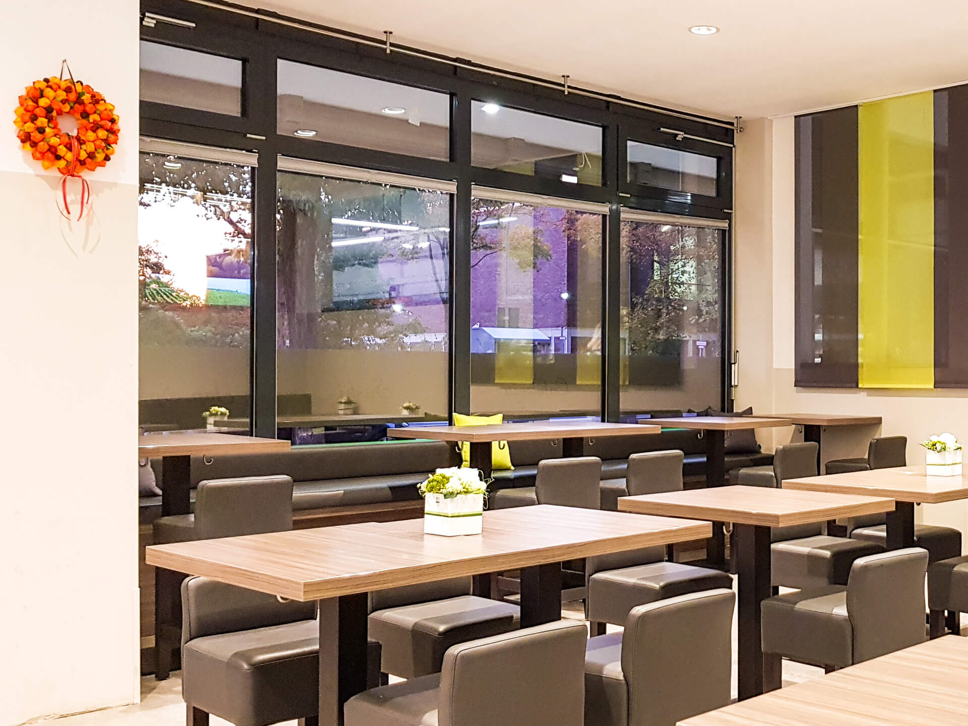 Wayo Delikatessen Sushi Bistro Sitzbereich